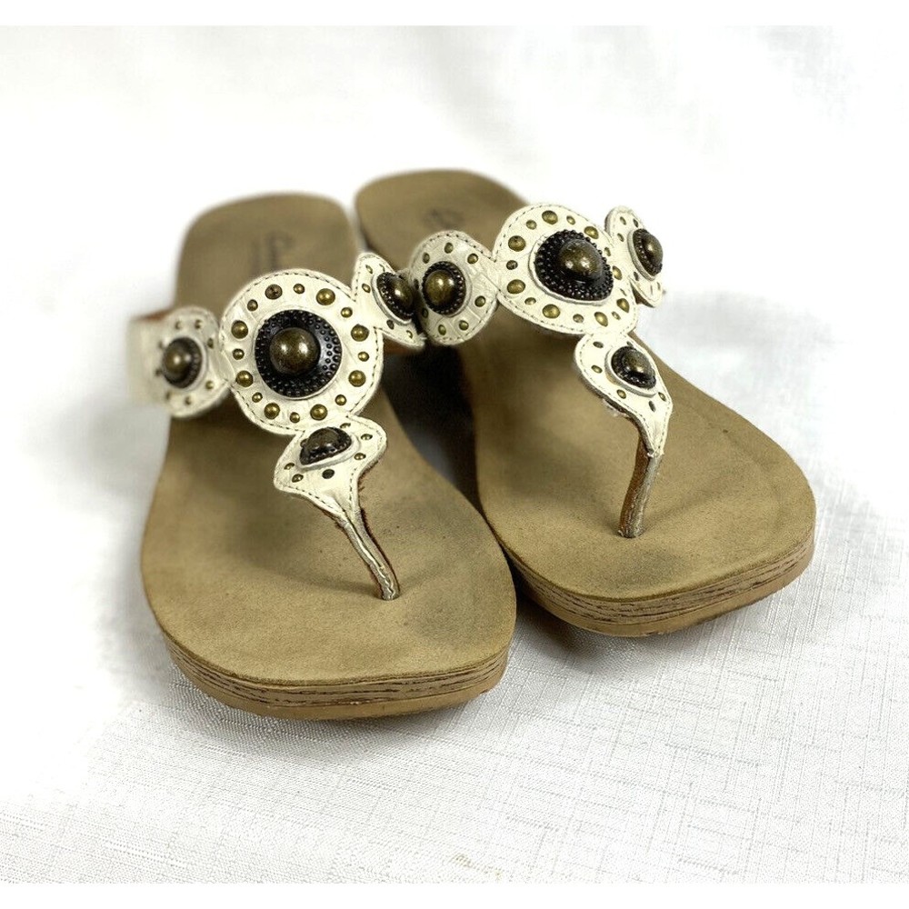 Clarks Thong Sandals Bendables Women's Size 10M Studded Leather Wedge Ivory